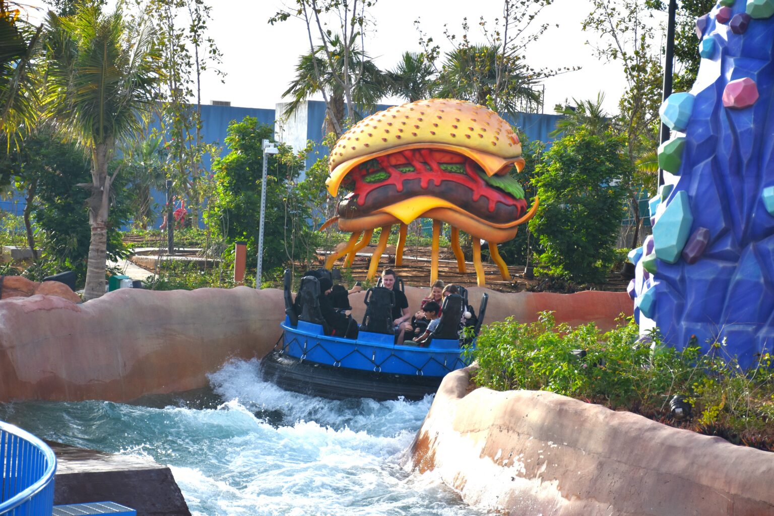 河流泛筏