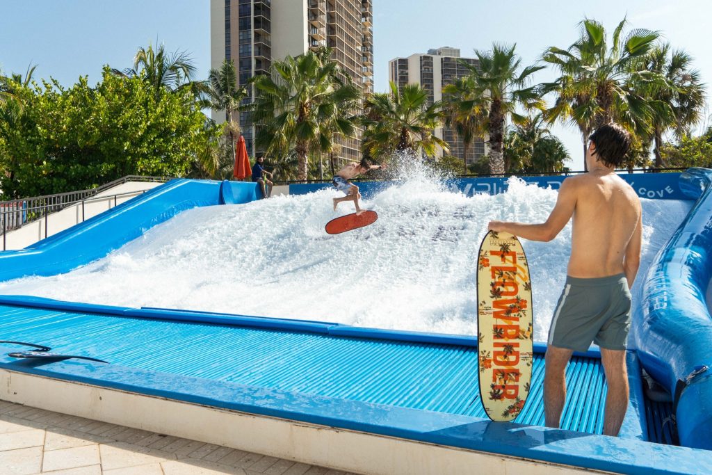三人冲浪模拟器